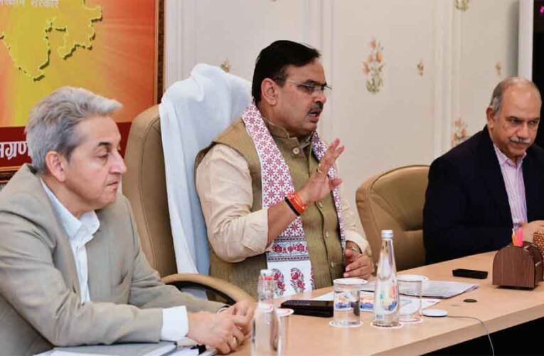 राजस्थान-जयपुर में मुख्यमंत्री ने ली समीक्षा बैठक, सरकार की पहली वर्षगांठ पर युवा, किसान एवं महिलाओं को मिलेंगी सौगातें