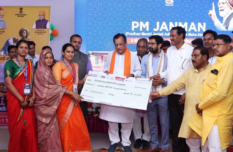 राजस्थान-मंत्री जोराराम ने आवास लाभार्थियों को सौंपी चाबियां, प्रधानमंत्री ने किया जनजातीय ग्राम उत्कर्ष अभियान का शुभारंभ