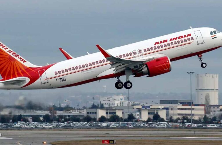 पिछले दिनों एक के बाद फ्लाइटों को मिली बम से उड़ाने की धमकी के बीच अब एयर इंडिया के विमान में कारतूस मिला