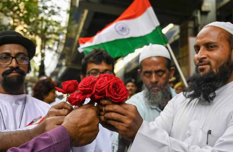 कोलकाता के डॉक्टर मैदान में, बांग्लादेशी मरीजों के इलाज से किया इनकार