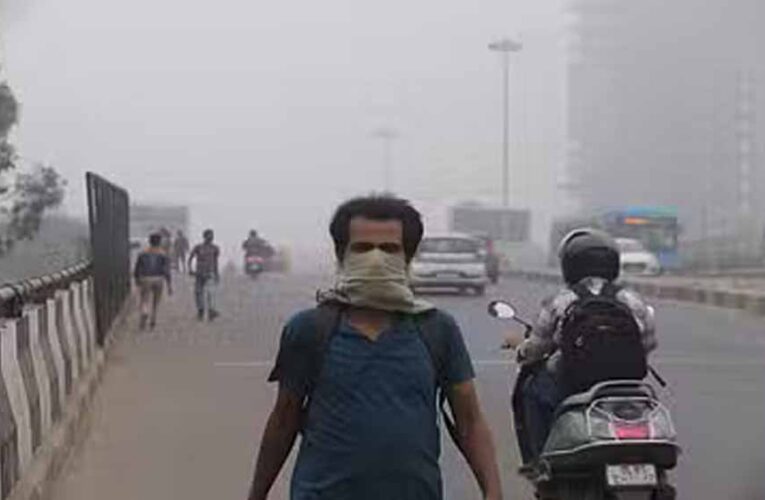 केंद्र सरकार ने वायु प्रदूषण के गंभीर स्थिति को देखते हुए कर्मचारियों के लिए काम के अलग-अलग समय की घोषणा की