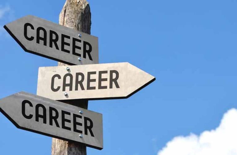 कैरियर बदलने से पहले सोचें कई बार