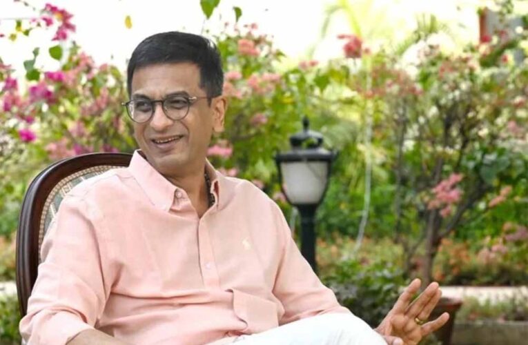 जजों के ऊपर केवल राजनीतिक दबाव ही नहीं होता, उनके ऊपर निजी हित समूहों का भी दबाव होता है: डीवाई चंद्रचूड़