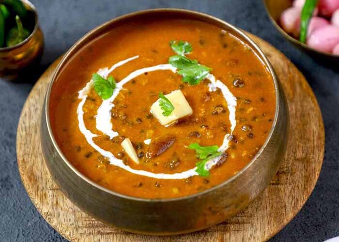 घर पर बनाएं टेस्टी दाल मक्खनी