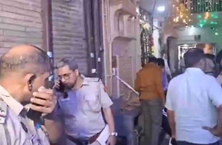 दिवाली पर दिल्ली में डबल मर्डर की पूरी कहानी, मिठाई लेकर आया, फिर पैर छूकर बरसा दीं गोलियां