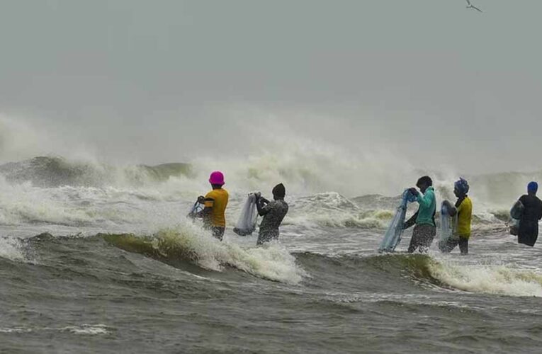 चक्रवाती तूफान ‘फेंगल’ पुडुचेरी के निकट पहुंचने की संभावना, तमिलनाडु के कई हिस्सों में तेज हवाओं के साथ भारी बारिश