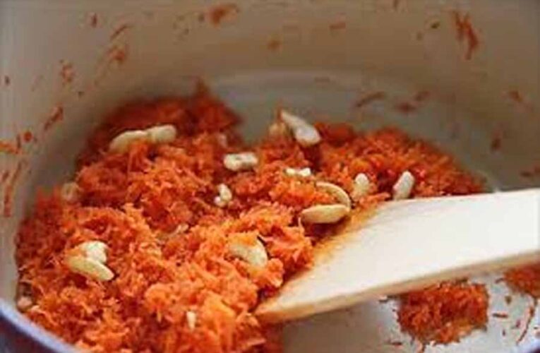 ठंड में खाएं गरमा-गरम गाजर का हलवा