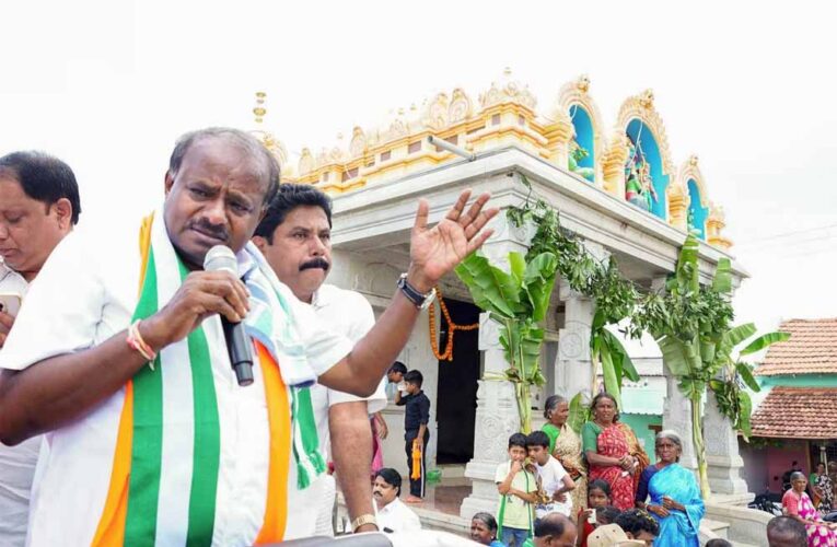 केंद्रीय मंत्री एच डी कुमारस्वामी पर पुलिसकर्मी को धमकाने के आरोप लगे, केस भी दर्ज