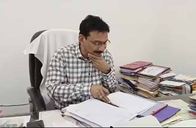 जबलपुर में एक बार फिर कलेक्टर ने निजी स्कूलों पर लगाम कसते हुए लाखों रुपए का जुर्माना किया