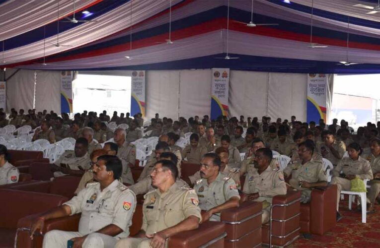 सबसे बड़े सामूहिक आयोजन महाकुंभ की तैयारियों में दिन रात जुटे अधिकारी