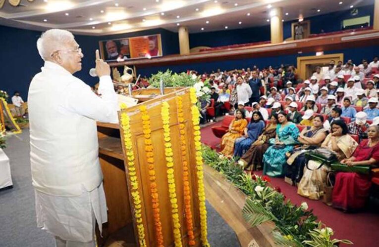 बच्चों को ऊर्जा बचत की सीख और संस्कार बचपन से ही दें : श्री मंगुभाई पटेल