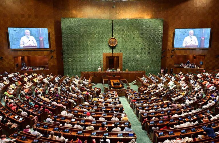 लोकसभा सदस्य उपस्थिति दर्ज करने के लिए ‘इलेक्ट्रॉनिक टैब’ पर ‘डिजिटल पेन’ का उपयोग करेंगे