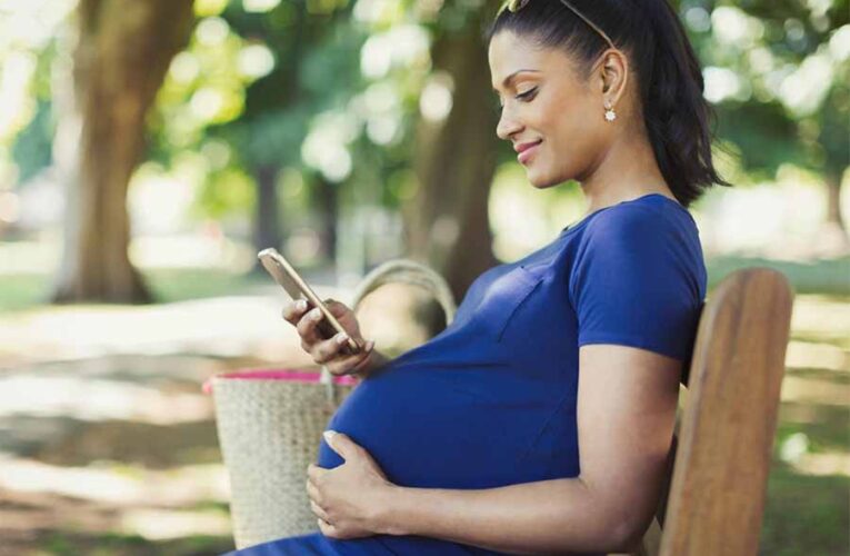 गर्भवती महिलाओं को भी मोबाइल का यूज कम करना चाहिए, ये है वजह