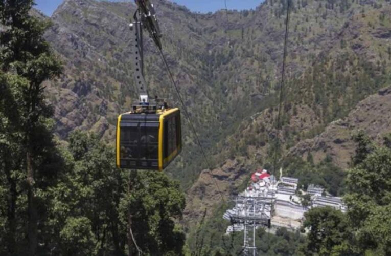 रोपवे परियोजना के विरोध में प्रदर्शन, दुकानदारों व मजदूरों ने चाैथे दिन रखी हड़ताल, पुलिस पर पथराव