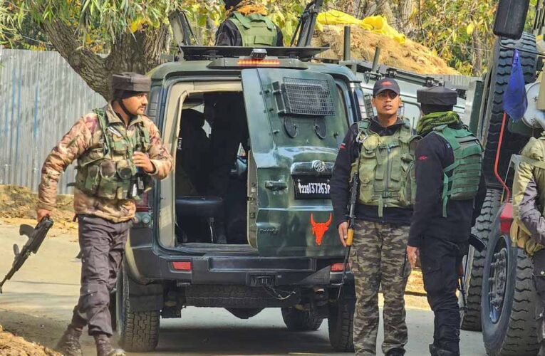 जम्मू-कश्मीर में बारामूला जिले के सोपोर इलाके में सुरक्षा बलों के साथ मुठभेड़ में एक आतंकवादी मारा गया