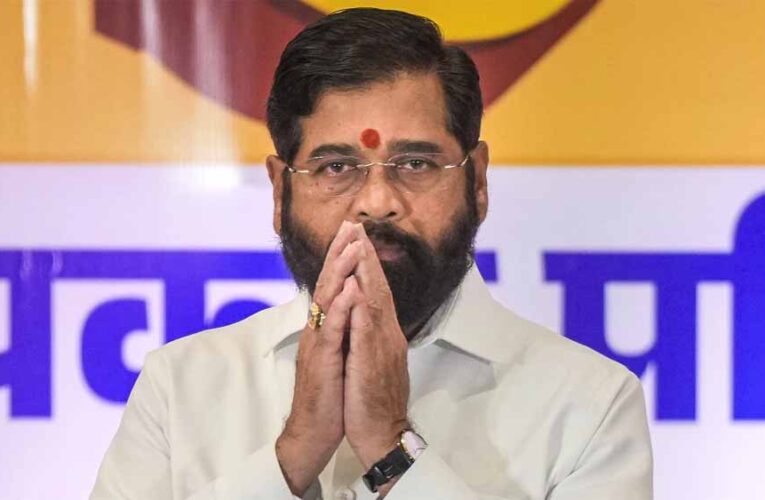 शिंदे ने उद्धव ठाकरे पर शिवसेना के संस्थापक बालासाहेब ठाकरे की विचारधारा से विश्वासघात करने का आरोप भी लगाया