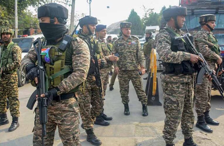 उत्तरी कश्मीर के बांदीपुरा जिले के केट्सन इलाके में सुरक्षाबलों ने मार गिराया एक आतंकवादी