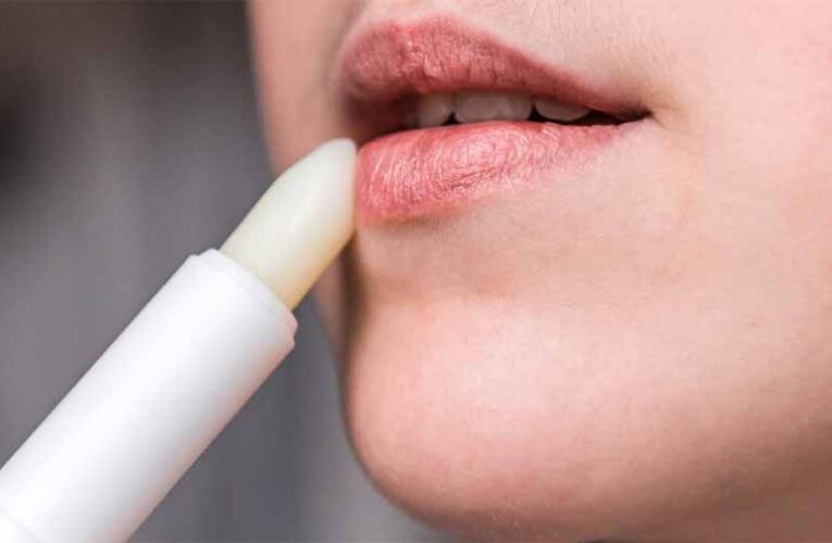 ठंड में ऐसे रखें अपने होठों का ध्यान