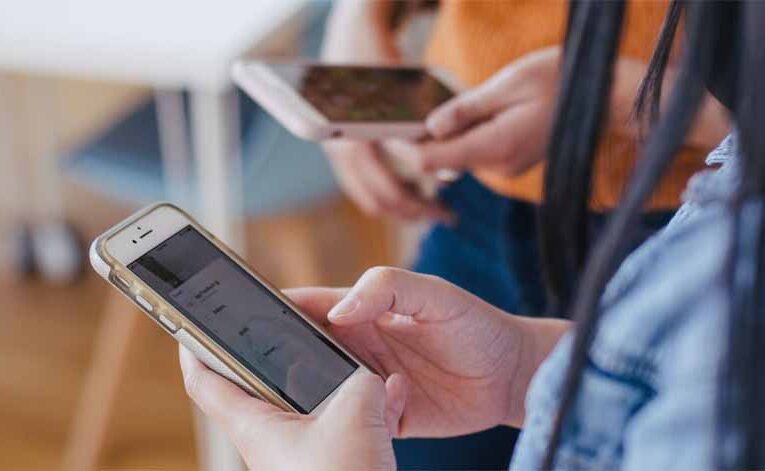 मोबाइल फोन्स में हैं इंटरेस्ट तो अपनाएं ये करियर कोर्सेस