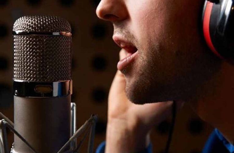 अच्छी आवाज के धनी लोगो के लिए डबिंग आर्टिस्ट है अच्छा करियर विकल्प