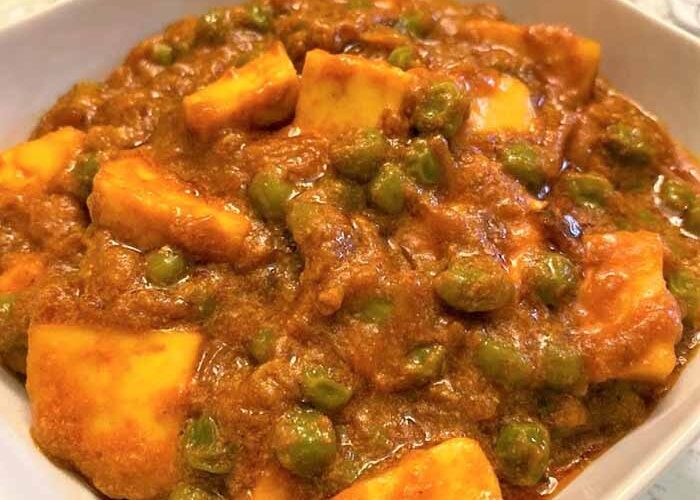 घर पर बनाएं ढाबा की तरह मटर-पनीर की सब्जी