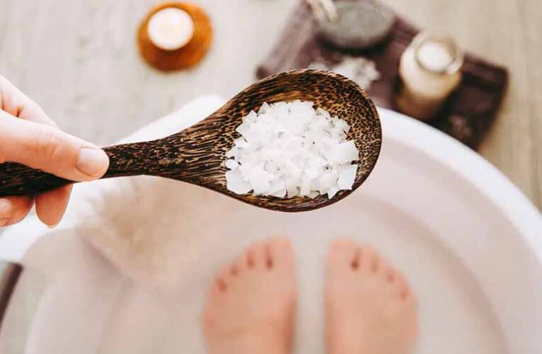 होम साल्ट स्पा से पाएं साफ त्वचा…