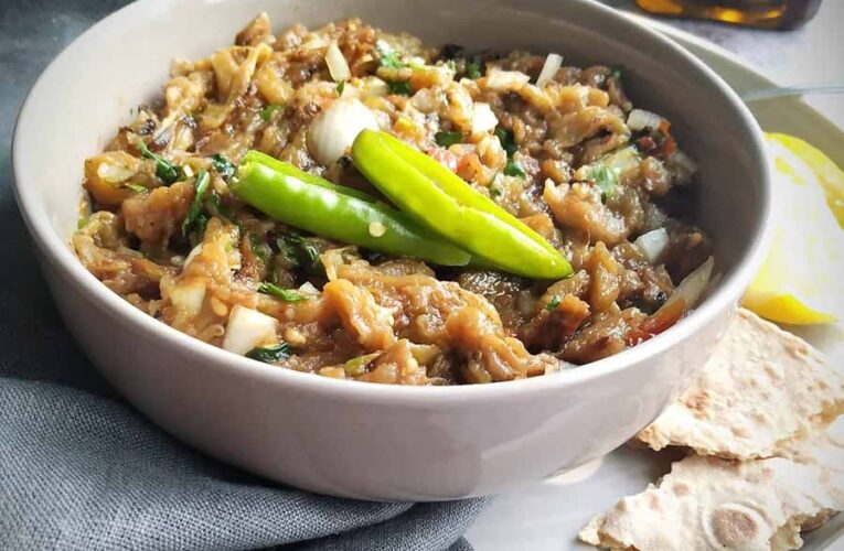 इस रेस‍िपी से बनाएं बैगन का चोखा, , खाने में आ जाएगा मजा