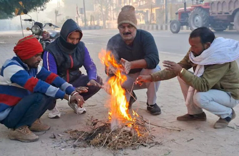 उत्तर प्रदेश में मौसम तेजी से बदल , लगातार मौसम के यूटर्न से तापमान में भी गिरावट हो रही