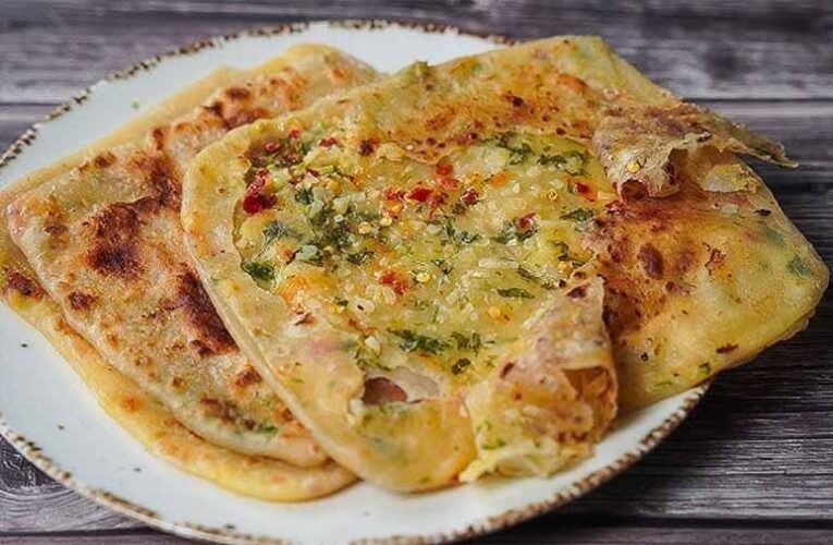 चिली गार्लिक पराठा, स्वाद ऐसा कि एक खाने से नहीं भरेगा दिल
