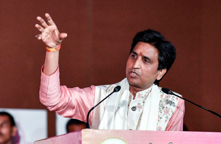 ‘एक बार फिर कह रहा हूं, अपने बच्चों को रामायण पढ़ाओ’, लखनऊ में बोले कुमार विश्वास