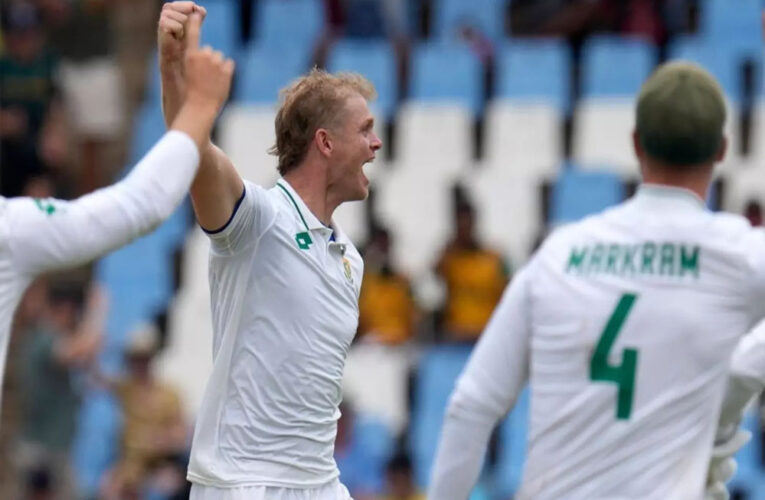 डेब्यू टेस्ट की पहली गेंद पर चटकाकर विकेट, 135 साल में पहली बार हुआ ऐसा