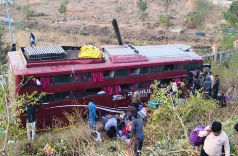 छिंदवाड़ा में सड़क हादसा, अयोध्या दर्शन कर लौट रही श्रद्धालुओं से भरी बस पलटी, 15 यात्री घायल