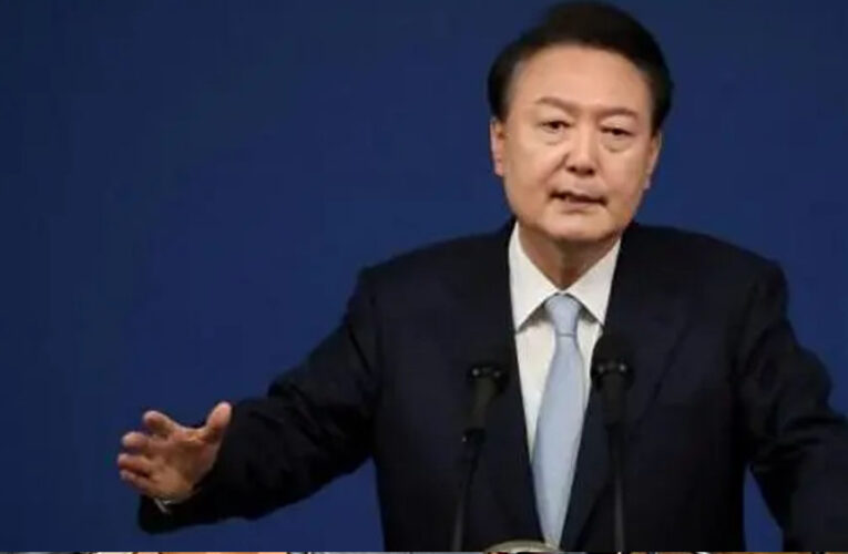 12 मंत्रियों का इस्तीफा… मार्शल लॉ लगाकर बुरे फंसे दक्षिण कोरियाई राष्ट्रपति