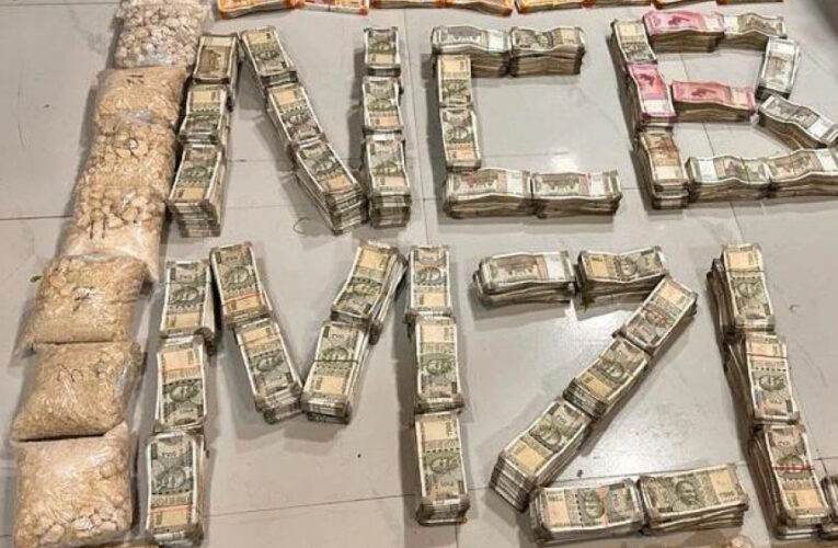 बस में सफर कर रहे 3 लोगों के पास मिला 16 किलोग्राम मेफेड्रोन ड्रग्स जब्त, 1.93 करोड़ रुपये कैश मिले