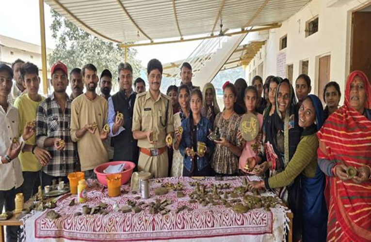 वन विभाग द्वारा पवई में गोबर हस्तशिल्प कार्यशाला का समापन