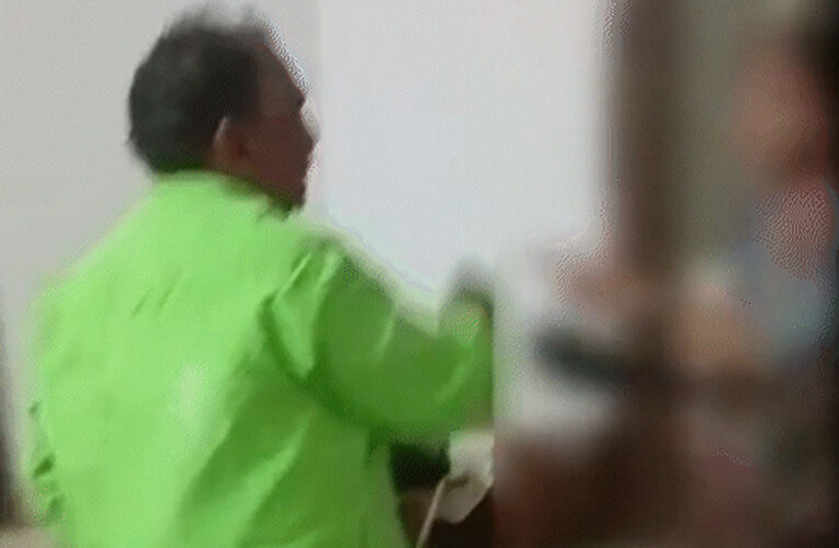 डबरा में  PWD के इंजीनियर की चप्पलों से पिटाई, नौकरी का झांसा दिलाने के बहाने अवैध संबंध बनाने की कर रहा था डिमांड