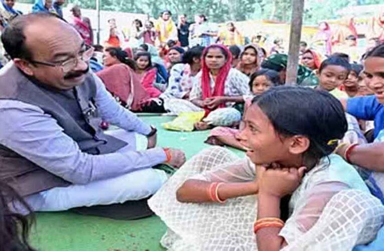 छत्तीसगढ़-डिप्टी सीएम साव ने चौपाल  निपटाईं ग्रामीणों की समस्याएं, मंच और यात्री प्रतीक्षालय की मरम्मत कराने देंगे 5 लाख रुपए
