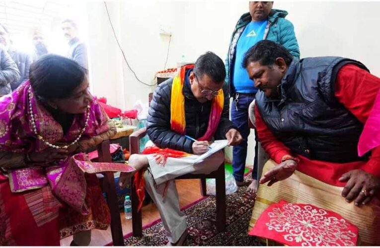 हनुमान जी का आशीर्वाद लेकर अरविंद केजरीवाल ने ‘पुजारी-ग्रंथी सम्मान योजना’ के रजिस्ट्रेशन का किया शुभारंभ
