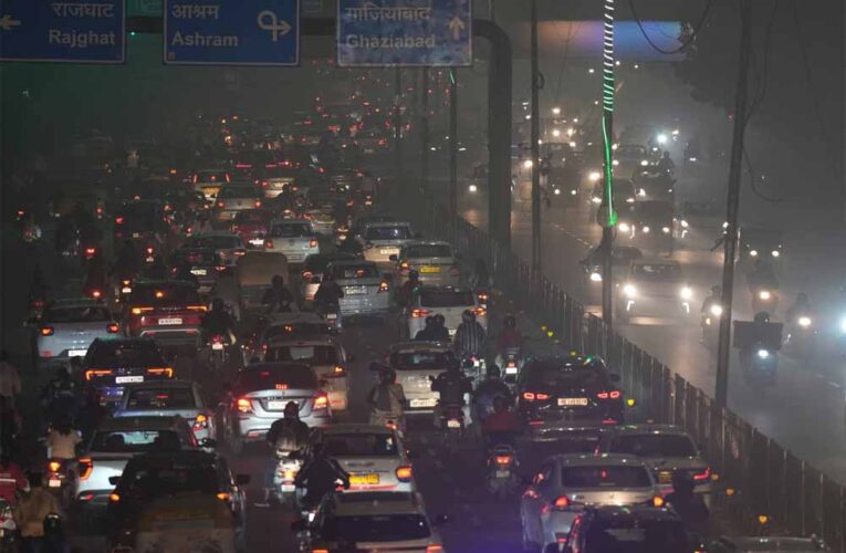 पश्चिमी विक्षोभ के कारण दिल्ली की हवा में सुधार के संकेत, 369 पर AQI, हटाई गईं ग्रैप-4 की पाबंदियां