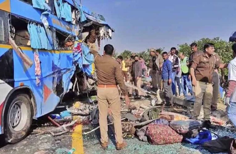 कन्नौज में आगरा-लखनऊ एक्सप्रेसवे पर भीषण सड़क हादसा, हादसे में 8 लोगों की मौत, दर्जनों यात्री घायल