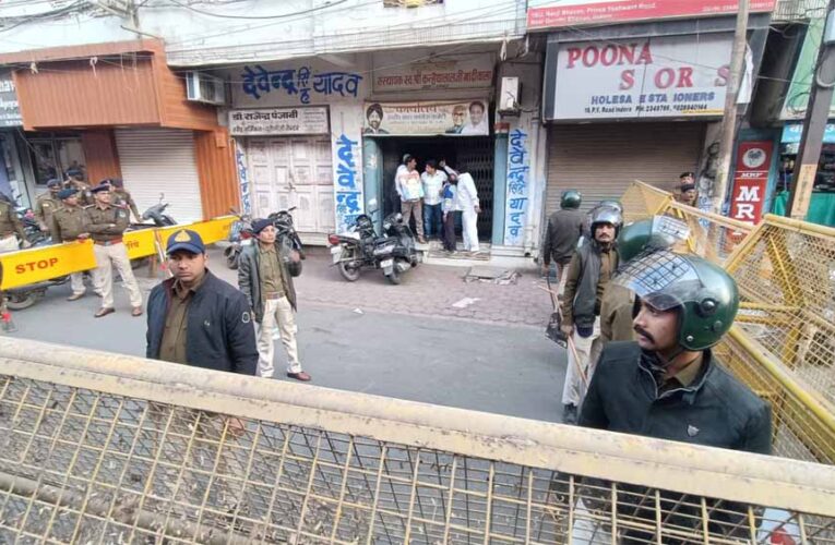 संसद में प्रताप सारंगी से धक्का-मुक्की के विरोध में इंदौर भाजपा युवा मोर्चा ने कांग्रेस कार्यालय का किया घेराव