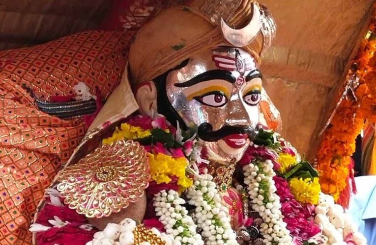 महाकाल मंदिर के पुजारियों ने मंंदिर प्रबंध समिति से भगवान महाकाल के मुखारविंदों का पेटेंट कराने की मांग की