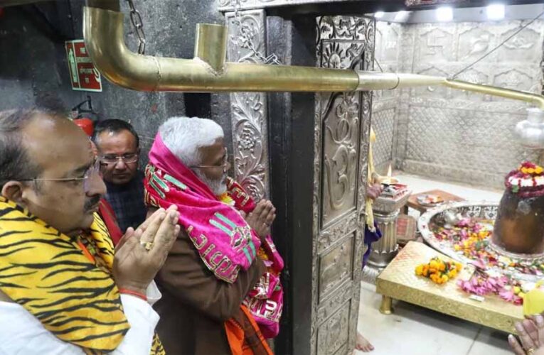 योगी सरकार के मंत्री ने उज्जैन में लिखा- महाकाल महाराज हम आपको महाकुंभ में आमंत्रित करने के लिए उपस्थित हुए