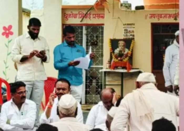 मरकावाडी गांव में एनसीपी विधायक के समर्थन में बैलेट पेपर से रीपोलिंग करवाने की योजना बनाई गई थी, हुई कैंसल