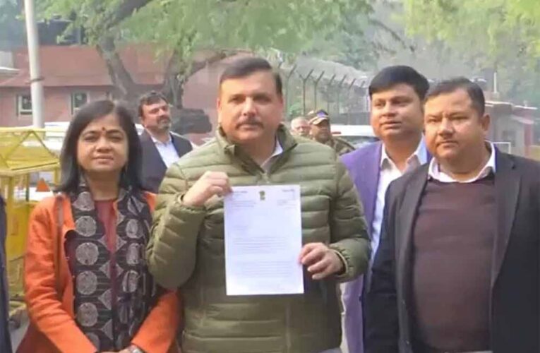 आप पार्टी नेता संजय सिंह ने भाजपा नेताओं की ED ऑफिस जाकर शिकायत की