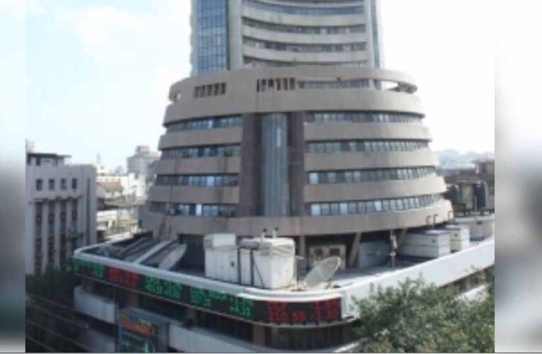 भारतीय शेयर बाजार के कारोबारी दिन सपाट बंद हुआ, निफ्टी 24,600 के ऊपर