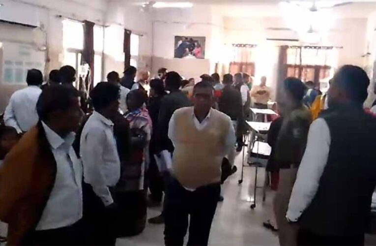 सिंगरौली के शासकीय पूर्व माध्यमिक विद्यालय पिपराछापी में फूड प्वाइजनिंग से 10 से अधिक छात्र-छात्राएं बीमार