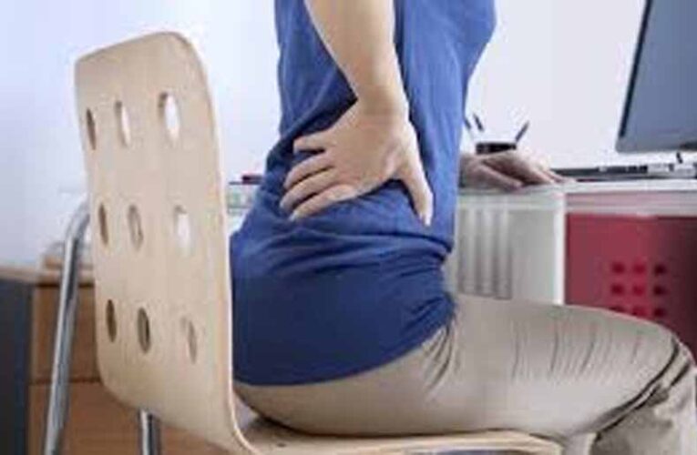 लगातार काम करने से होती हैं ये शारीरिक समस्याएं, ऐसे बचें इनसे