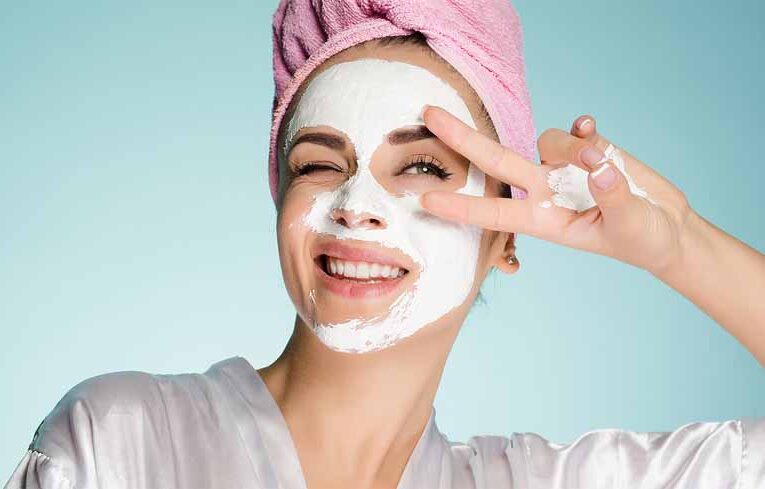 10 मिनट पहले चेहरे पर लगा लें ये पैक, फेशियल जैसा ग्लो करेगा चेहरा