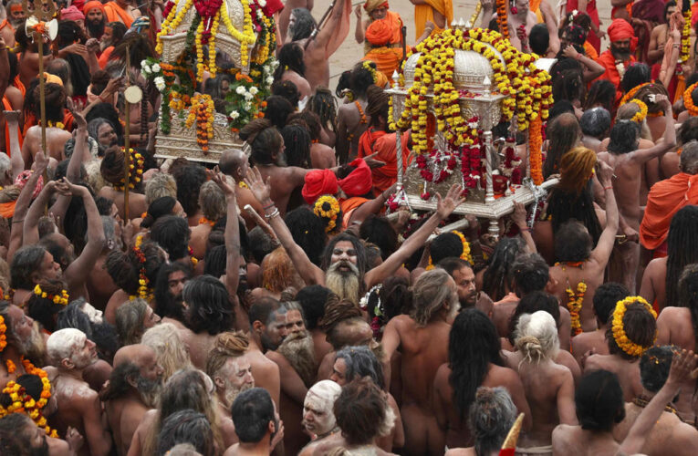 महाकुंभ : पहले अमृत स्नान में अबतक 1.38 करोड़ ने लगाई डुबकी, 17 श्रृंगार कर संगम पहुंचे नागा साधु